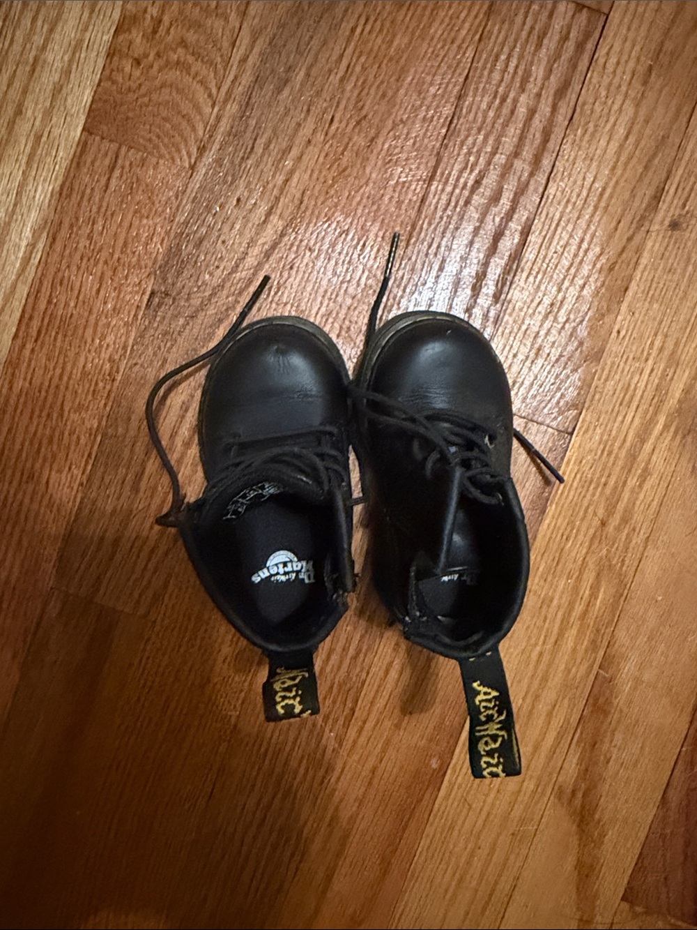 Dr. Martens Kids Black Leather Lace-Up boots baby 4